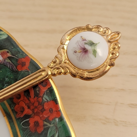 Bradford Editions 88661 Lena Liu Ruby-throated Hummingbird Saucer and Spoon Set - Picture 8 of 15